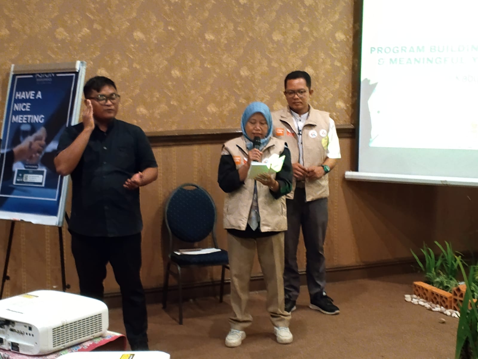 kepahlawanan-relawan-aura-lentera-dan-rumah-literasi-peduli-disabilitas-dan-penyintas-kusta-di-banyuwangi