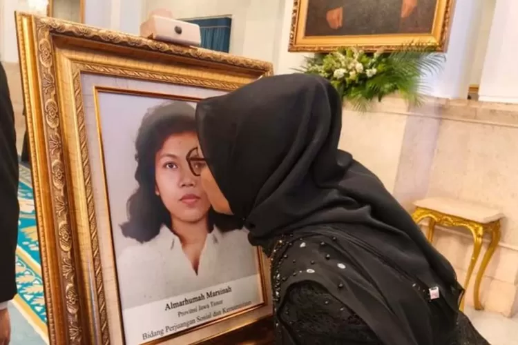 profil-marsinah,-buruh-tangguh-dari-nganjuk-yang-kini-resmi-jadi-pahlawan-nasional-2025