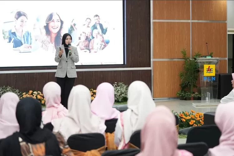 semangat-hari-pahlawan,-srikandi-pln-uip-jbtb-gelar-seminar-untuk-perkuat-ketangguhan-mental-dan-pemberdayaan-perempuan