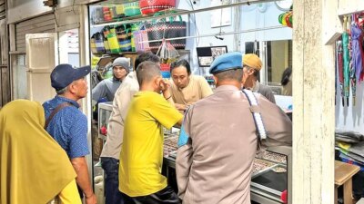 3-wanita-cantik-gasak-emas-rp-40-juta-di-pasar-sepanjang-banyuwangi!-aksi-mereka-terekam-cctv