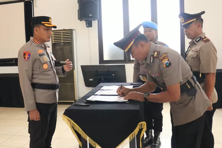 mutasi-jabatan-di-polresta-banyuwangi,-kapolsek-licin-dan-kp3-resmi-berganti-pimpinan
