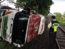 Update Truk Semen Terguling di Porong-Bangil, Dua Kereta ke Jember dan Banyuwangi Tertahan Lebih dari 3 Jam!