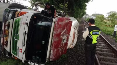update-truk-semen-terguling-di-porong-bangil,-dua-kereta-ke-jember-dan-banyuwangi-tertahan-lebih-dari-3-jam!