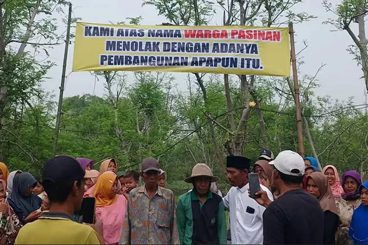 warga-pasuruan-pasang-benner-tolak-pembangunan-sekolah-tamtama-marinir,-tni-al-bilang-begini