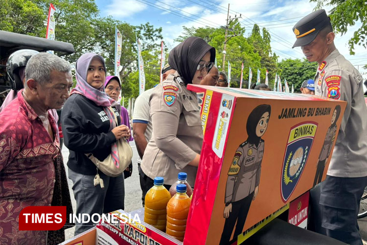 jamling-bu-bhabin,-polisi-banyuwangi-dekatkan-diri-lewat-segelas-jamu-–-times-banyuwangi