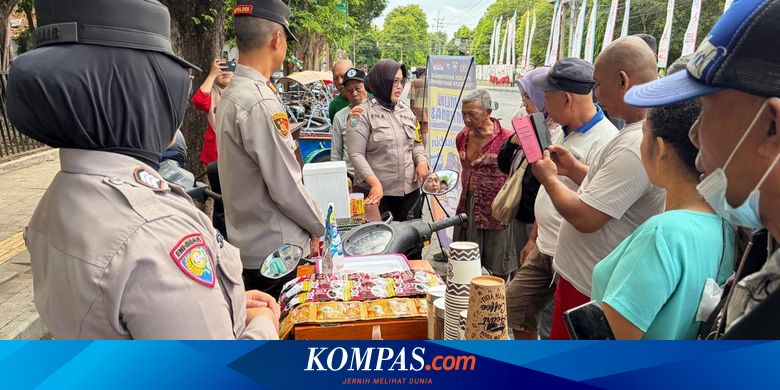 polisi-“pdkt”-lewat-jamu-dan-kopi,-warga-antusias