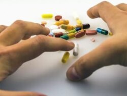 Polisi Gerebek Kos di Tamanbaru Banyuwangi, Amankan 140 Butir Pil Koplo Berkat Laporan Warga ke 110