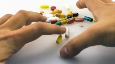 polisi-gerebek-kos-di-tamanbaru-banyuwangi,-amankan-140-butir-pil-koplo-berkat-laporan-warga-ke-110