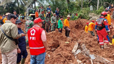 pemprov-jateng-kerahkan-semua-sumber-daya-cari-20-warga-hilang-akibat-longsor-cilacap-–-times-banyuwangi