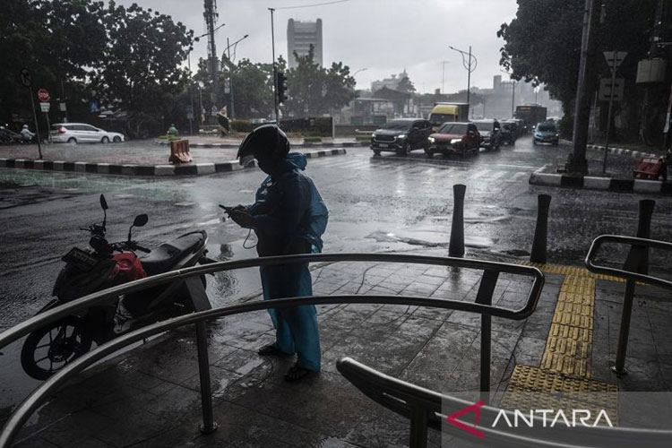 bmkg:-hujan-lebat-berpotensi-terjadi-di-banyak-kota-–-times-banyuwangi