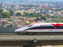 Pemerintah Fokus Infrastruktur, Danantara Tangani Operasional Kereta Cepat Whoosh