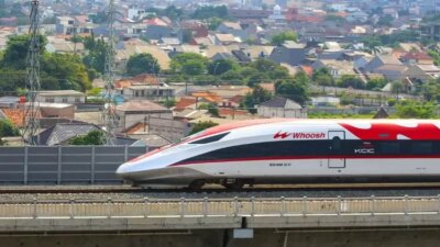 pemerintah-fokus-infrastruktur,-danantara-tangani-operasional-kereta-cepat-whoosh