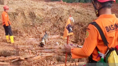 longsor-cibeunying-cilacap,-tim-sar-hadapi-tantangan-kedalaman-8-meter-–-times-banyuwangi