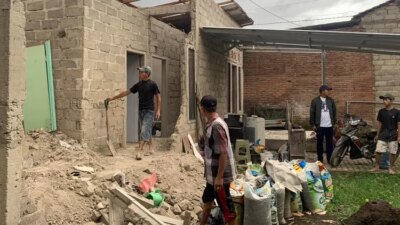 puting-beliung-mengamuk-di-banyuwangi!-enam-rumah-rusak-parah,-atap-terbang-dan-tembok-ambruk