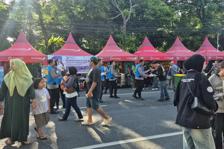 polresta-banyuwangi-gaungkan-penerimaan-bintara-brimob-dan-sma-kemala-taruna-di-car-free-day
