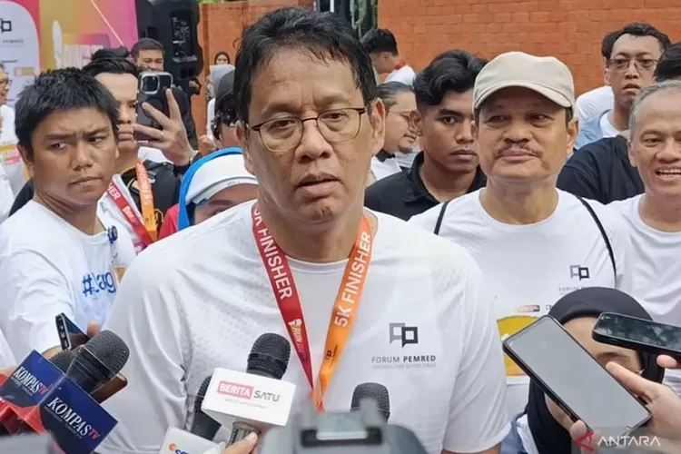 purbaya-yudhi-sadewa-ledek-media:-jurnalis-sekarang-mingkem,-ekonomi-malah-tambah-lemah!