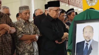 ugm-berduka!-guru-besar-prof-sukamdi-tutup-usia-saat-mengabdi,-ribuan-hadir-di-balairung