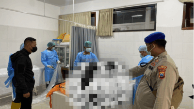 satpolairud-polresta-banyuwangi-evakuasi-jenazah-penyelam-kehabisan-oksigen-di-perairan-pulau-mungsing