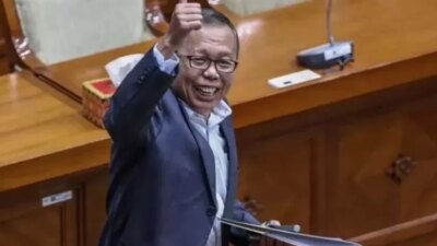 profil-arsul-sani:-dari-politisi-ke-hakim-mk,-kini-diterpa-isu-ijazah-doktor-palsu-yang-bikin-dpr-ikut-angkat-suara