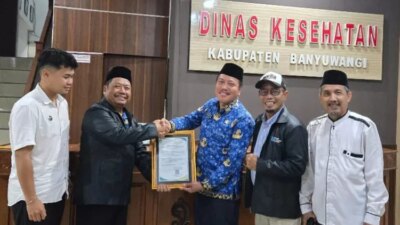 yayasan-al-uswah-terima-sertifikat-slhs-dari-dinas-kesehatan-banyuwangi