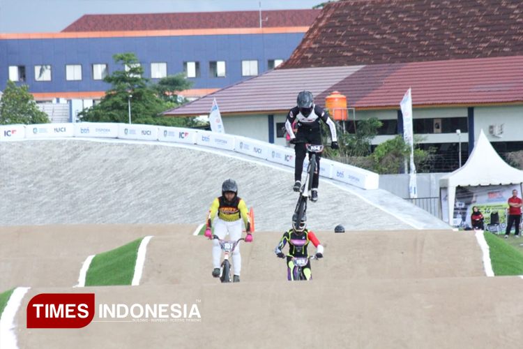 tenaga-lokal-sukses-terapkan-timing-system-ala-motogp-di-banyuwangi-bmx-supercross-2025-–-times-banyuwangi