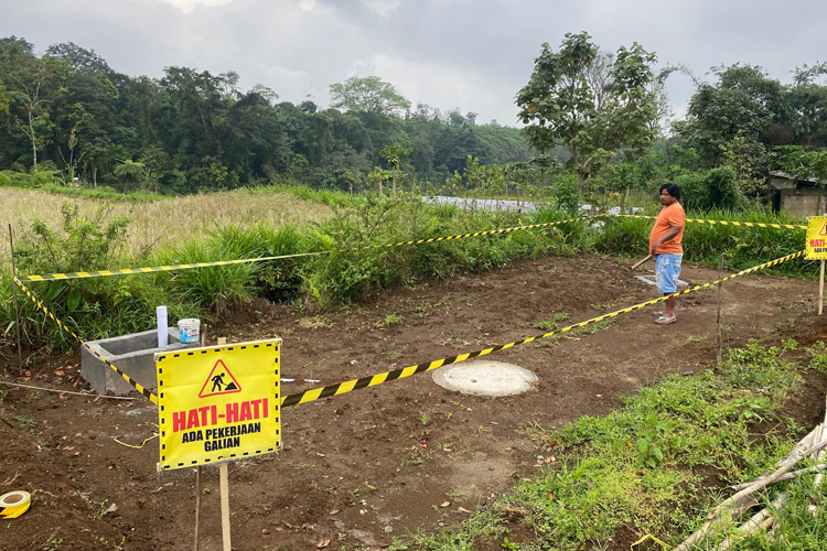 konsisten-menjaga-sumber-daya-air,-aqua-banyuwangi-kembali-bangun-sumur-resapan-–-times-banyuwangi