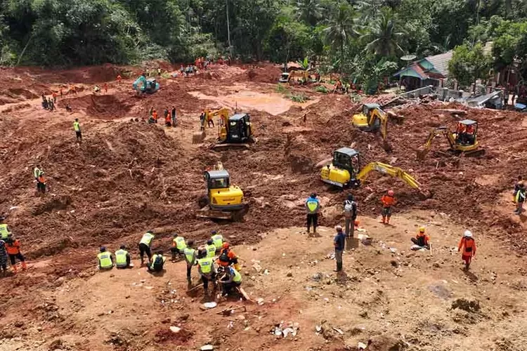 hari-keempat-longsor-cibeunying-cilacap:-dua-jenazah-lagi-ditemukan,-total-13-tewas!-1.001-personel-dikerahkan