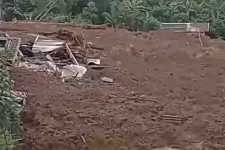 detik-detik-longsor-banjarnegara!-puluhan-rumah-tertimbun,-ratusan-warga-mengungsi,-video-viral-bikin-merinding