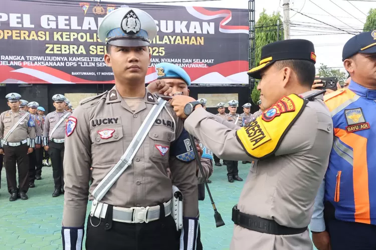 ratusan-petugas-mulai-‘geruduk’-jalanan-banyuwangi!-operasi-zebra-semeru-2025-resmi-dimulai,-siap-sikat-pelanggar!