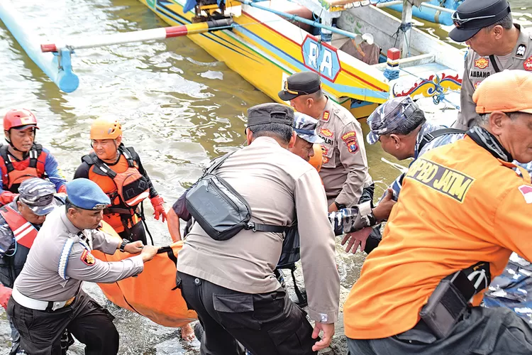 dua-pencari-kerang-tenggelam-di-grajagan-banyuwangi,-satu-selamat,-satu-tewas