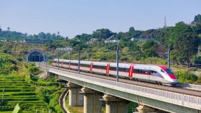 mahfud-md-ungkap-dugaan-mark-up,-kpk-intensifkan-penyelidikan-proyek-kereta-cepat-whoosh