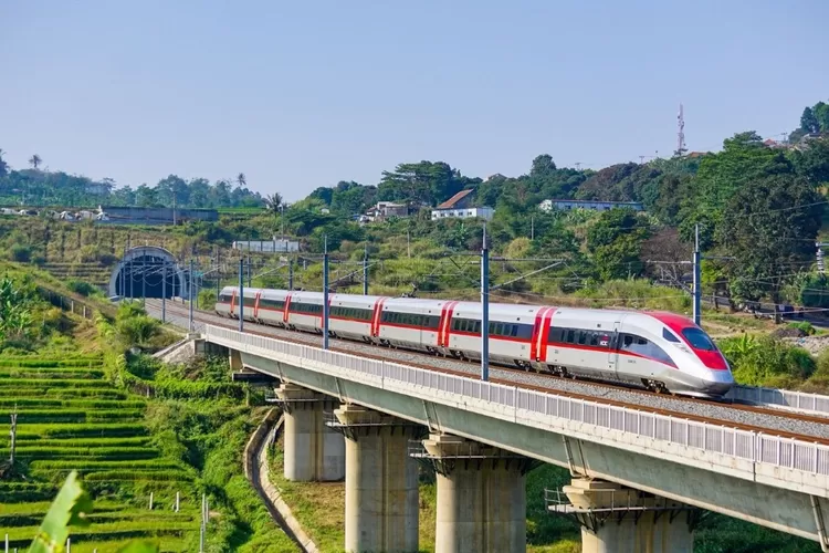 mahfud-md-ungkap-dugaan-mark-up,-kpk-intensifkan-penyelidikan-proyek-kereta-cepat-whoosh