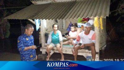 rumah-miring-usai-diterjang-banjir,-warga-banyuwangi-mengungsi-di-gubuk