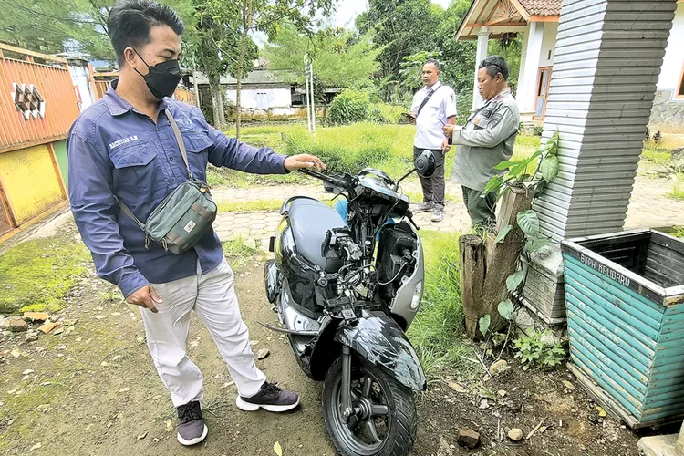 motor-tabrak-truk-di-kalibaru-banyuwangi,-satu-keluarga-asal-lumajang-masuk-rs