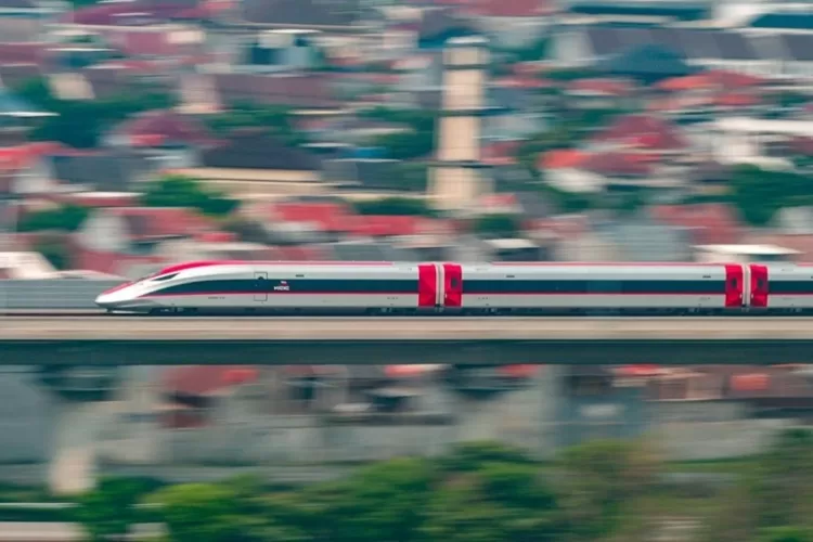 kereta-cepat-whoosh-tertekan-utang,-pakar-minta-pemerintah-bentuk-bumn-infrastruktur-baru