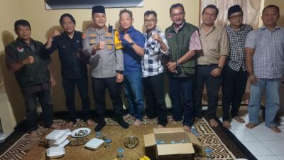 perkuat-satkamling,-kapolresta-resmikan-pos-kamling-merah-putih-di-krajan-sempu