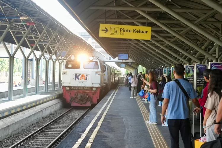 jalur-mesigit-surabaya-pasarturi-pulih,-semua-perjalanan-kereta-api-kembali-berjalan-lancar