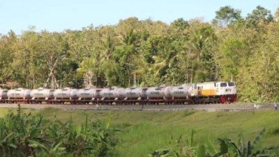 pengangkutan-avtur-via-kereta-api-naik-9-persen,-dukungan-penting-bagi-penerbangan-nasional