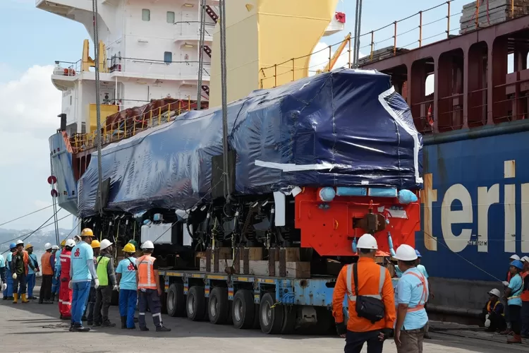 14-lokomotif-baru-cc-205-tiba-di-sumatra,-pasokan-energi-jawa-bali-makin-andal