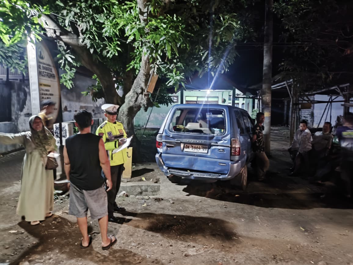 panther-dan-truk-diesel-terlibat-kecelakaan-beruntun-di-bajulmati-wongsorejo,-tidak-ada-korban-luka