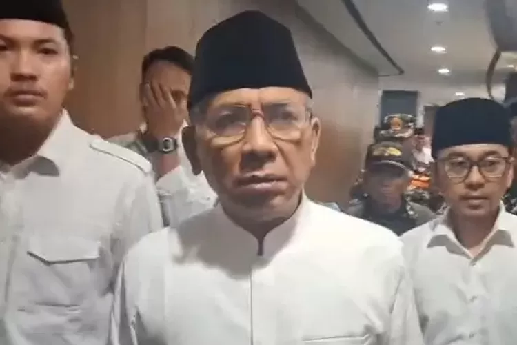gus-yahya-hadiri-rapat-pwnu-di-surabaya-di-tengah-isu-pemakzulan,-nu-belum-beri-pernyataan-resmi