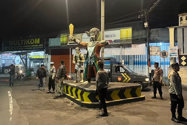 vandalisme-di-cluring-gegerkan-warga,-polsek-cluring-dan-polresta-banyuwangi-gelar-patroli-besar-besaran