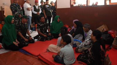 tni-tingkatkan-respons-darurat-semeru,-danrem-083-bdj-tinjau-kondisi-pengungsi-–-times-banyuwangi