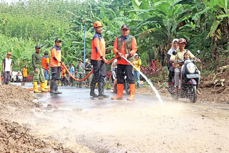 longsor-berulang-di-gunung-gamping:-bpbd-banyuwangi-minta-perhutani-tanam-jati-untuk-cegah-bencana
