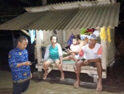 Ratusan KK Terdampak Banjir di Banyuwangi, BPBD Gerak Cepat Salurkan Bantuan dan Lakukan Pembersihan