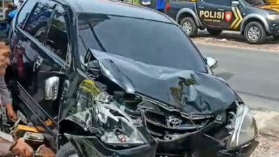lepas-kendali-saat-keluar-dari-hotel-melati,-avanza-tabrak-pemotor-di-srono-banyuwangi-–-times-banyuwangi