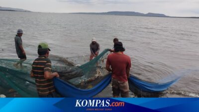 cuaca-buruk-bikin-sepi-tangkapan,-nelayan-banyuwangi:-kalau-begini-dapatnya-rp-2.000,-buat-ngopi-saja-tak-cukup