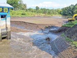 Pemkab Banyuwangi Keruk Sedimen Dam Gembleng untuk Cegah Banjir, Pengerjaan Terkendala Alat Berat Rusak