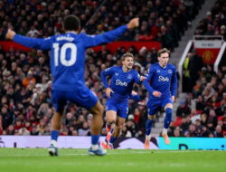 Everton Tundukkan Manchester United 1-0, Laga Diwarnai Kartu Merah Gegara Menampar Rekan Sendiri – TIMES Banyuwangi