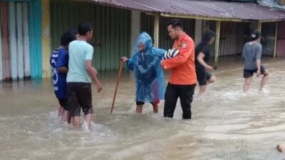 hujan-lebat-picu-empat-sungai-meluap-di-padang-pariaman:-1.824-warga-terdampak,-infrastruktur-rusak